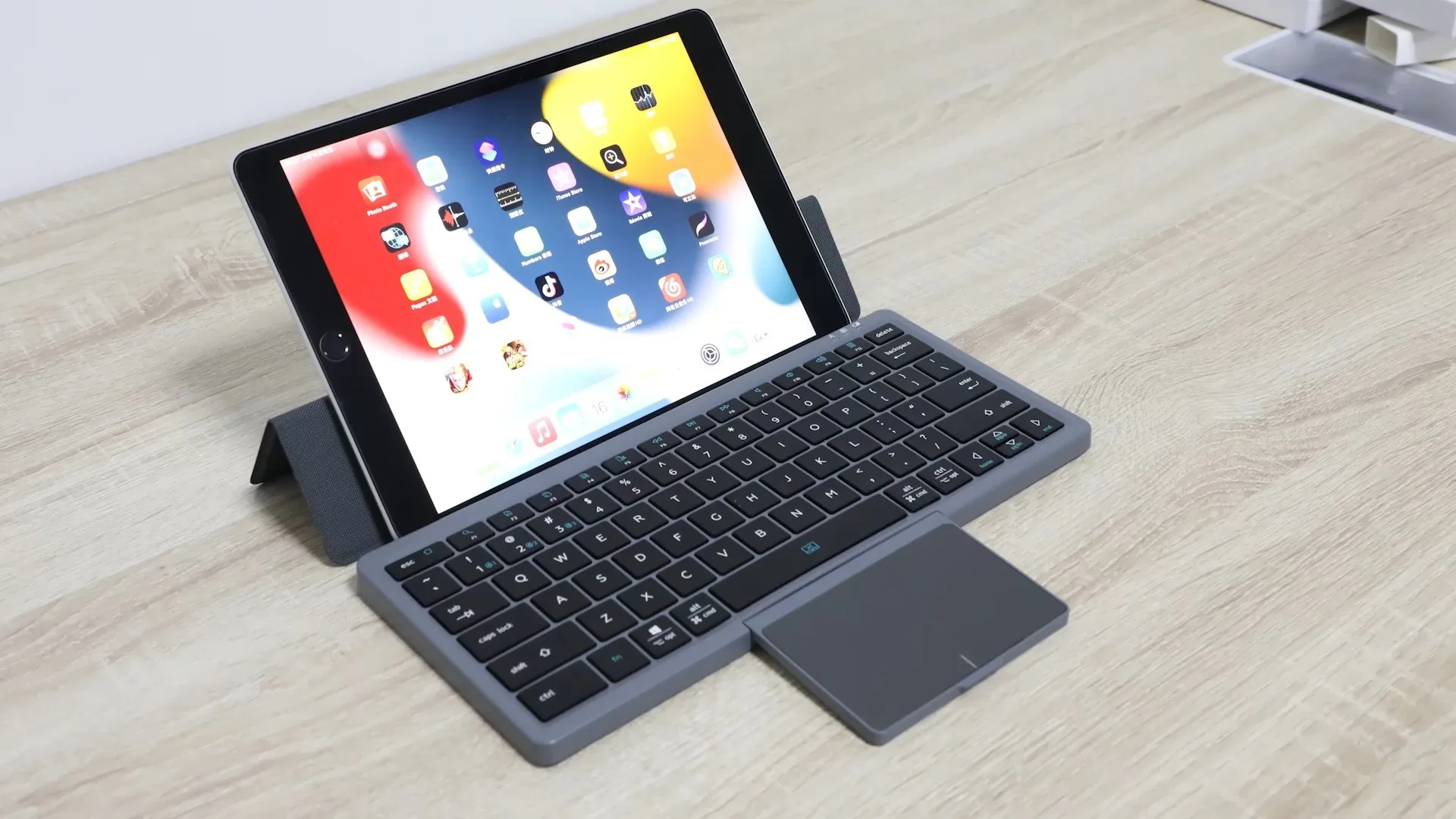 Peapod-24 hidden touchpad design keyboard wireless 1