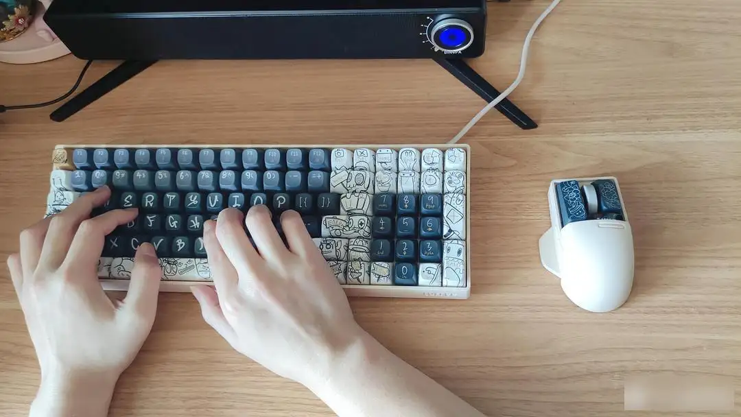 Computer Peripherals Chapter 83: Find me a Lofree keyboard and find a partner! Xiaoqiao three-mode wireless mouse experience 1